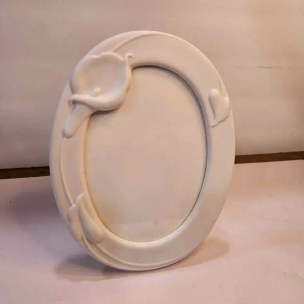 Hallmark White Ceramic Oval Calla Lily Picture Frame